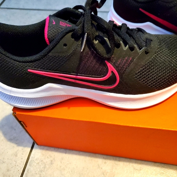 Nike Shoes - Nike sneakers